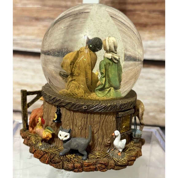 Fontanini Giftware Musical Glitterdome Plays Silent Night Christmas Nativity - Picture 12 of 13